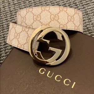 Gucci Woman’s large gold buckle belt !!!